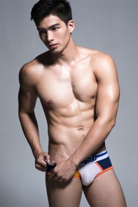 ben-muscular-asian-gay-escort-bangkok-03