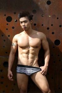 chatri-bangkok-muscular-asian-gay-masseur-escort-02