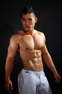 tom-muscular-gay-massage-boy-bangkok-01