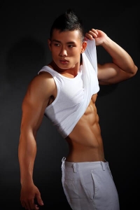 tom-muscular-gay-massage-boy-bangkok-04